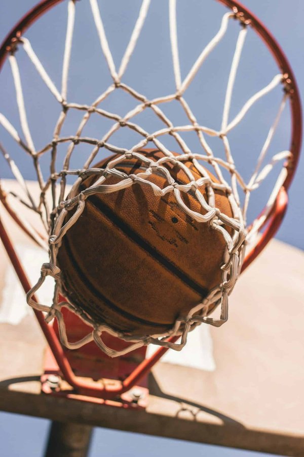 Quels sont les défis spécifiques des joueurs de basket de petite taille ?