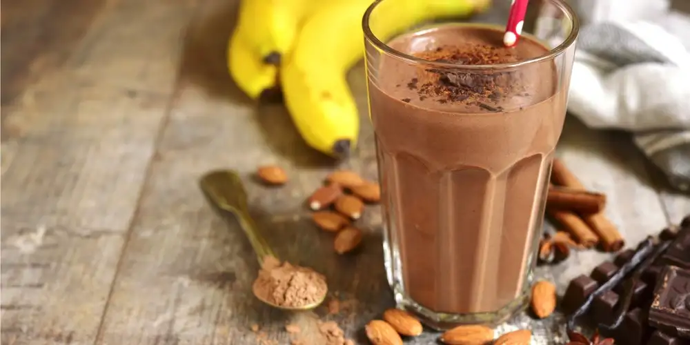 3 recettes gourmandes de shakes protéinés à base de whey au cacao